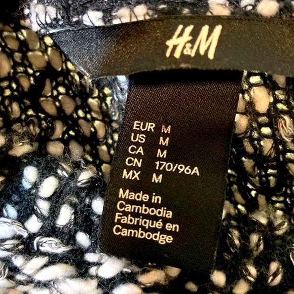 H&M Black & White Pullover Sweater Size MEDIUM - 3/4 Sleeves & Hi Low He… - Picture 3 of 11
